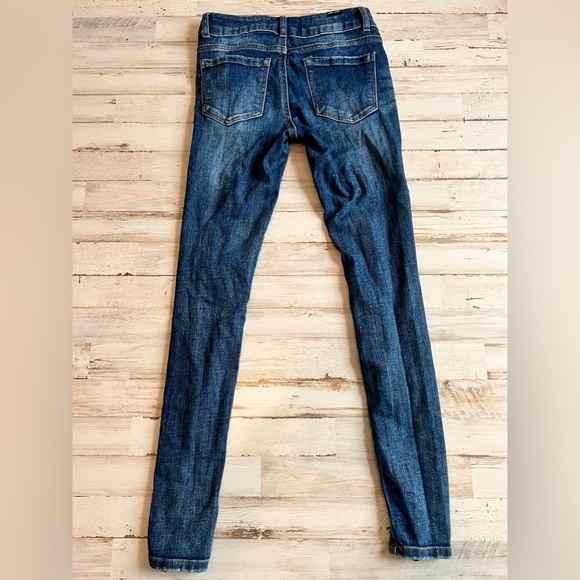 Almost Famous jeans. Size 0 - Picture 2 of 2